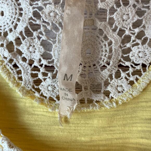 Mystree Yellow Tank Top with Crochet Detail Scoop Neckline Size Medium - Picture 9 of 11